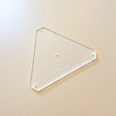 Forme triangulaire en acrylique de 3 po
