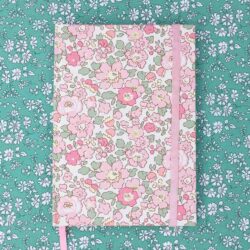 Liberty Stoff dekket notatbok | Eksklusiv Betsy Apricot Blossom