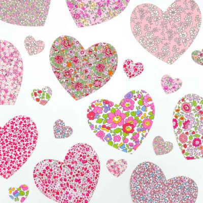Seleção de tecidos de gramado Liberty Tana pré-cortados corações rosa