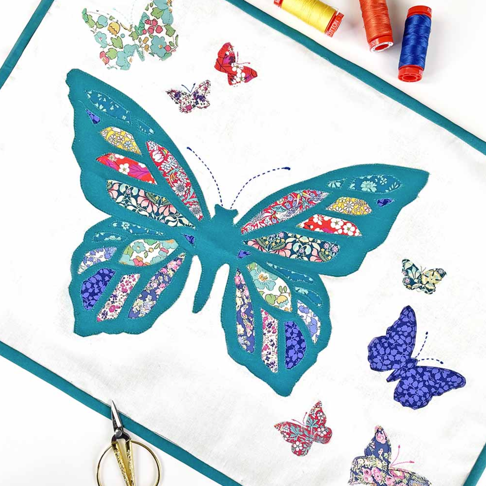 Kit de almofada de borboleta arco-íris - Teal | Kit de Costura para Gramado  Liberty Tana