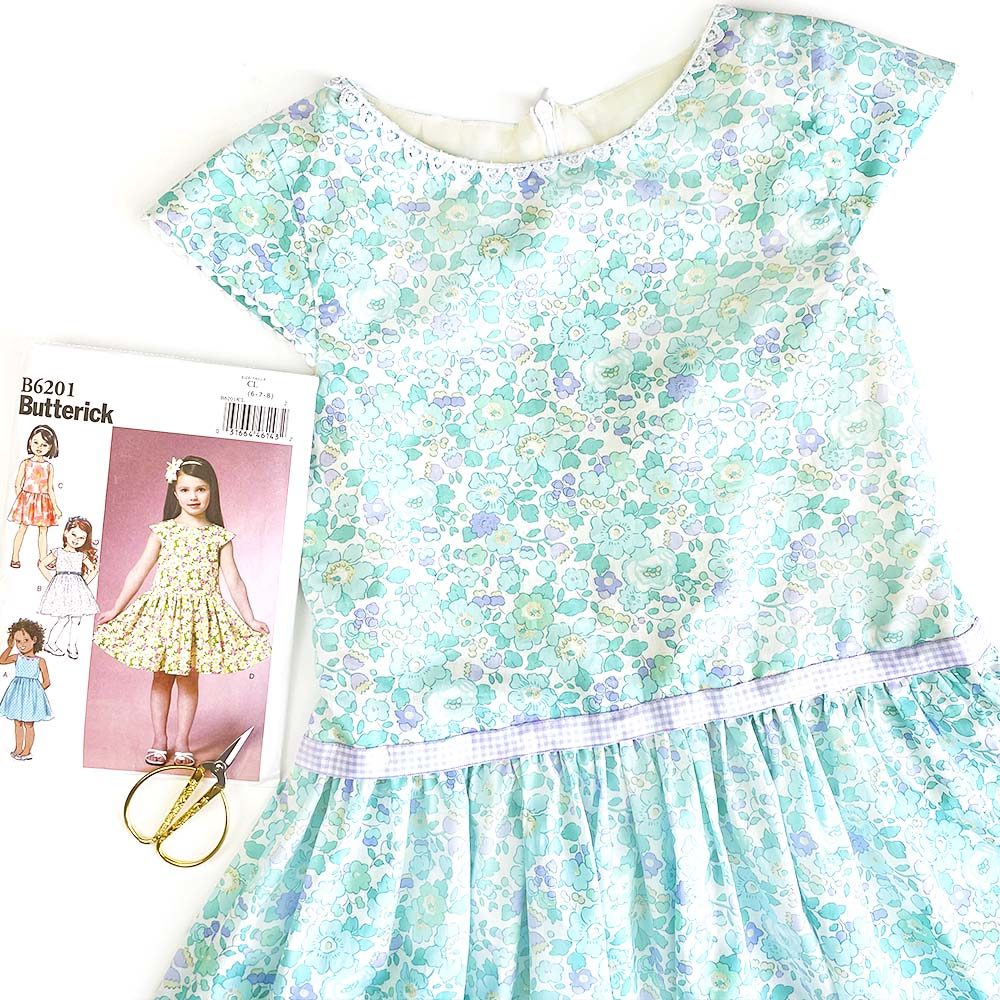 Χαριτωμένο παιδικό φόρεμα Betsy Splash - Alice Caroline - Ύφασμα Liberty,  σχέδια, κιτ και άλλα - Ύφασμα Liberty of London online