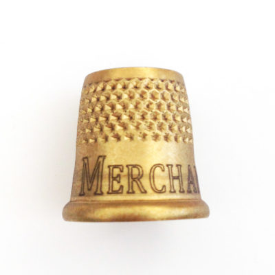 ปลอกนิ้วของช่างตัดเสื้อทองเหลืองของ Merchant & Mills